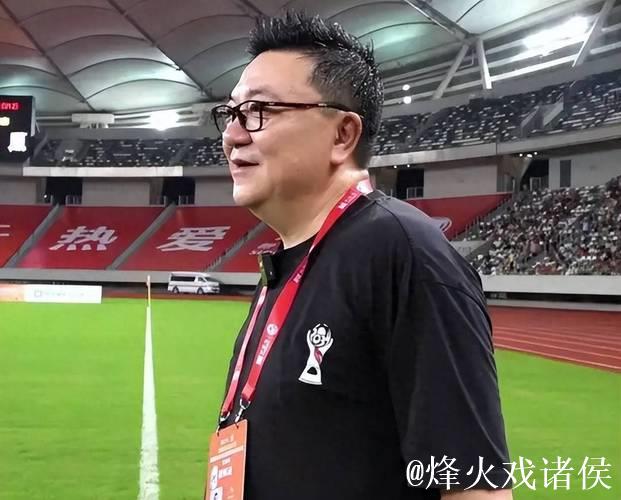 董路高调称青训不为赚钱，愿意无偿送足球小将，引发圈内持续讨论